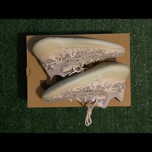 Yeezy 380 Alíen DS size 10.5